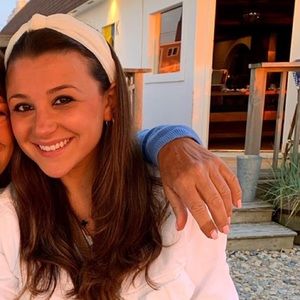 Meet your Posher, Carli